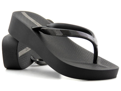 Gumowe japonki damskie na koturnie - IPANEMA 83175, czarne