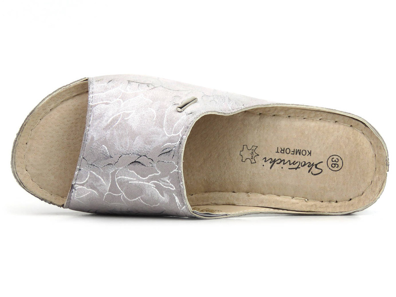 Klapki damskie z ozdobną cholewką - SKOTNICKI KL-3-0531, srebrne