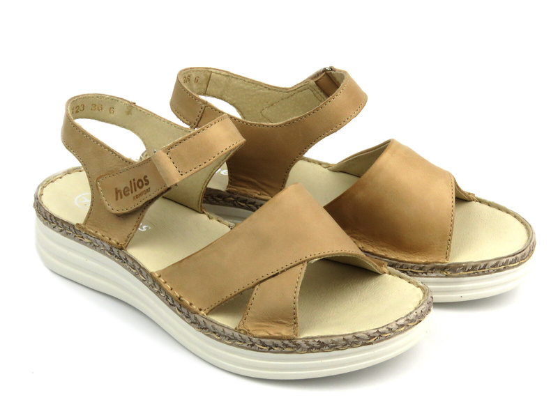 Skórzane sandały damskie ze skrzyżowanymi paskami - HELIOS Komfort 123, jasnobeżowe