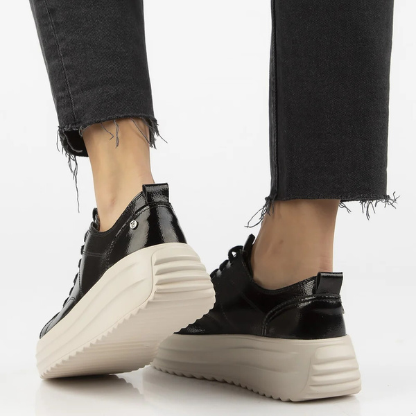 Skórzane sneakersy damskie na platformie czarne Filippo DP6795/25