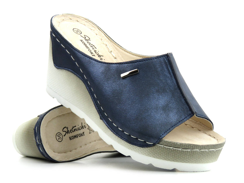 Klapki damskie na wysokim koturnie - SKOTNICKI KL-3-0618, granatowe