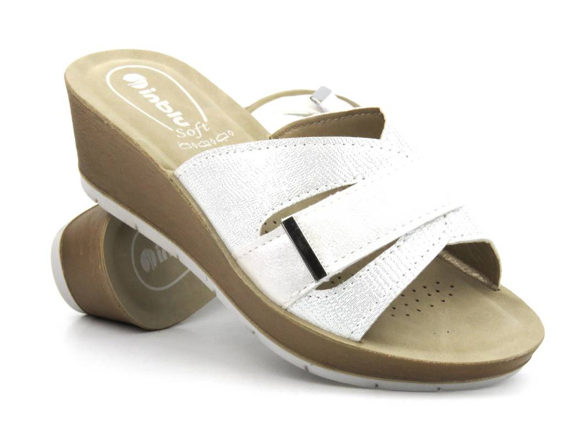 Klapki damskie na koturnie - INBLU RN-10, białe