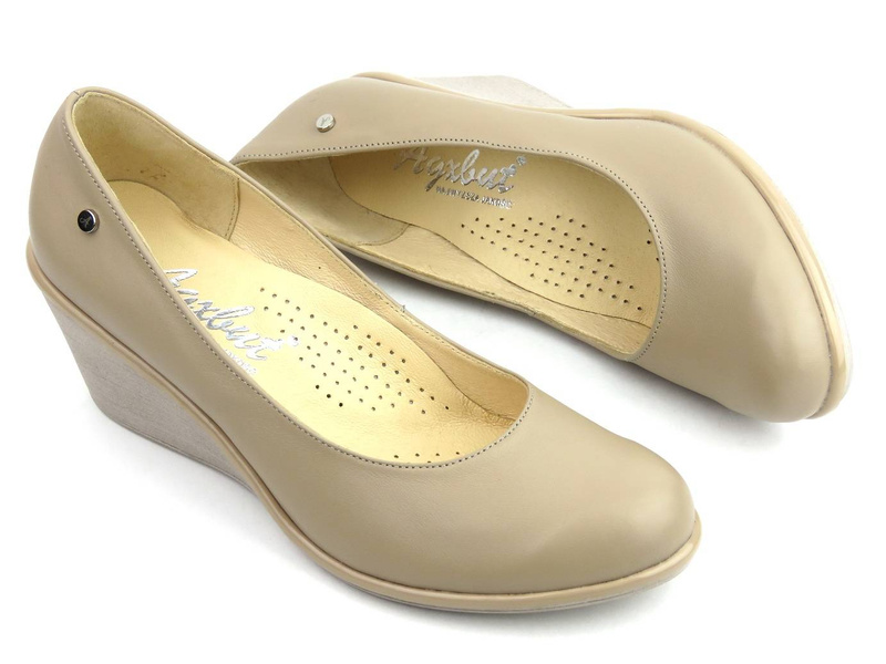 Wygodne czółenka na koturnie - AGXBUT 570, beżowe