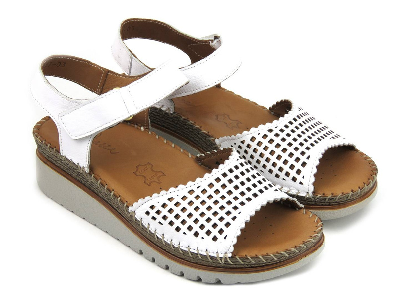 Sandały damskie na niewielkim koturnie - PIAZZA 910077-03, białe