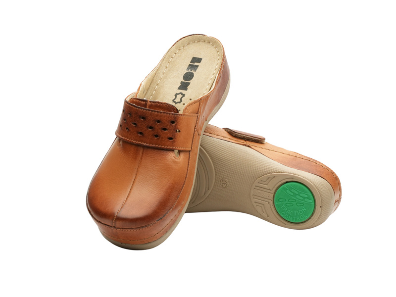 Skórzane klapki damskie brąz Leon 902