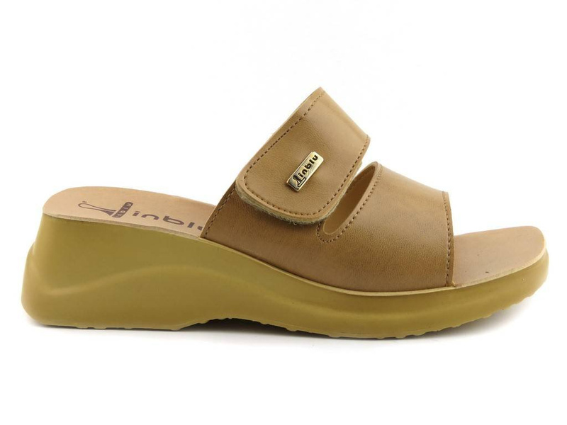 Klapki damskie INBLU 9J12AG15 z zapięciem na rzep, brązowe