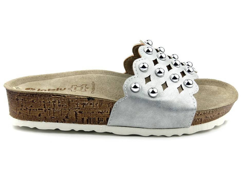 Klapki damskie ze srebrnymi kuleczkami - INBLU NM-23, srebrne