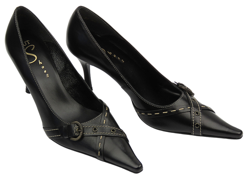 Skórzane czółenka damskie na szpilce - But-S B637A, czarne