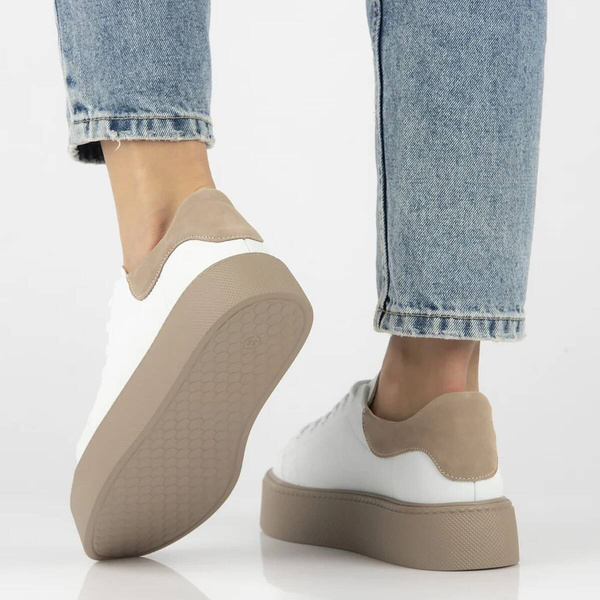Skórzane sneakersy damskie na platformie - Filippo DP6119/24, białe