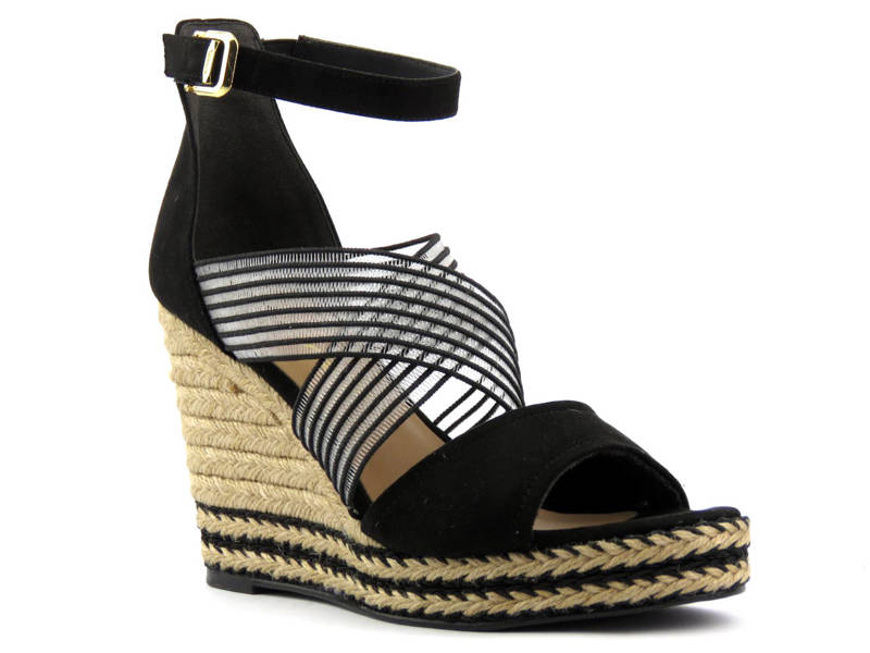 Sandały damskie z modnie zdobioną cholewką - TAMARIS 28350, czarne