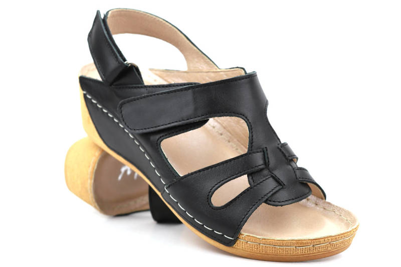 Skórzane sandały damskie z miękką wkładką -  Agxbut 566, czarne