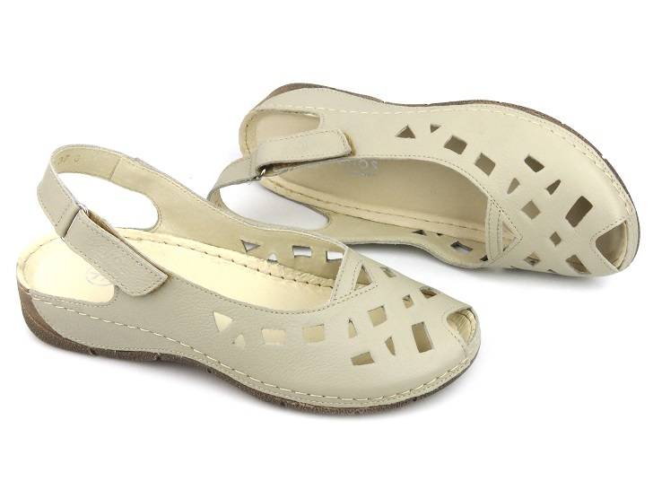 Skórzane sandały damskie z wycięciami - Helios Komfort 4027, ecru