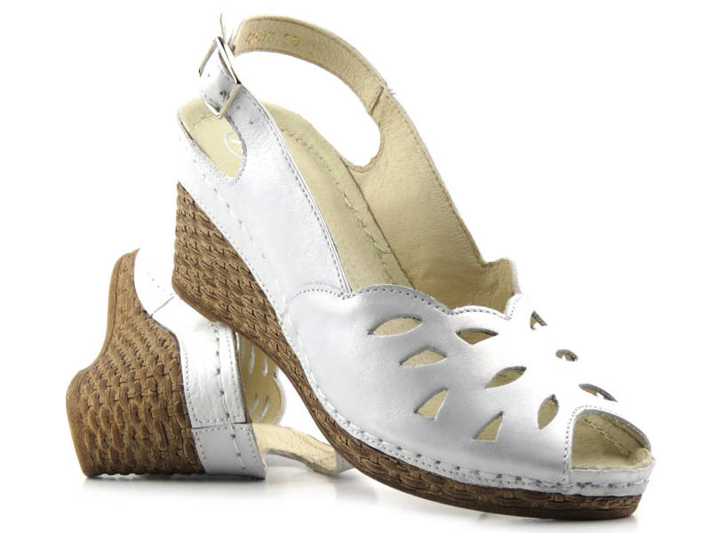 Wygodne sandały damskie na koturnie - Helios Komfort 4007, srebrne